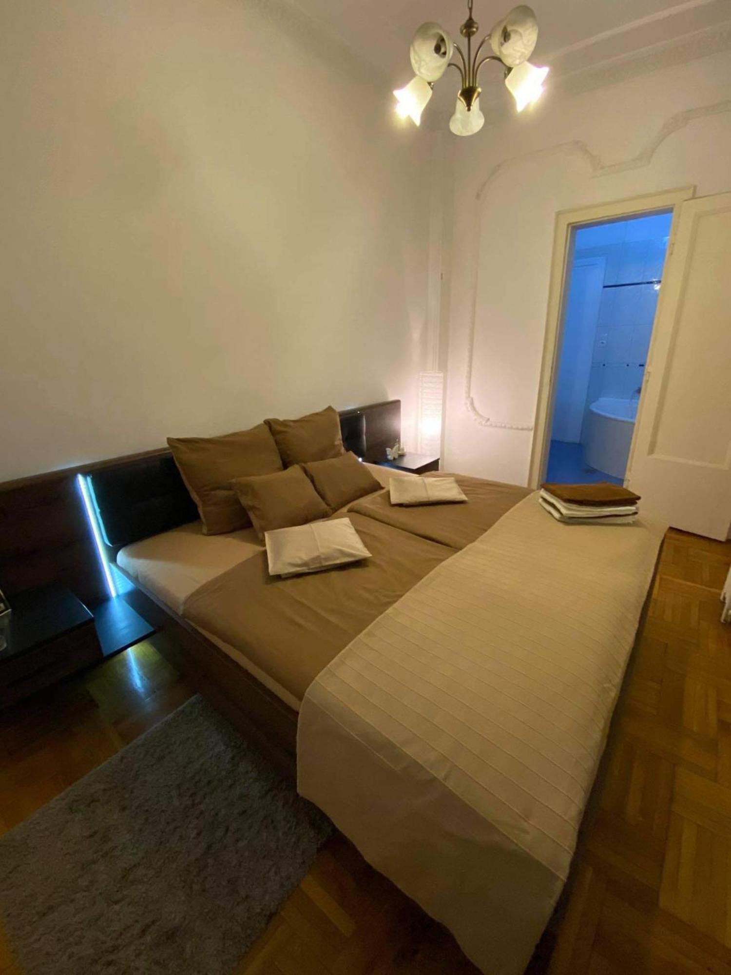Apartment And Rooms Heart Of The City บูดาเปสต์ ภายนอก รูปภาพ